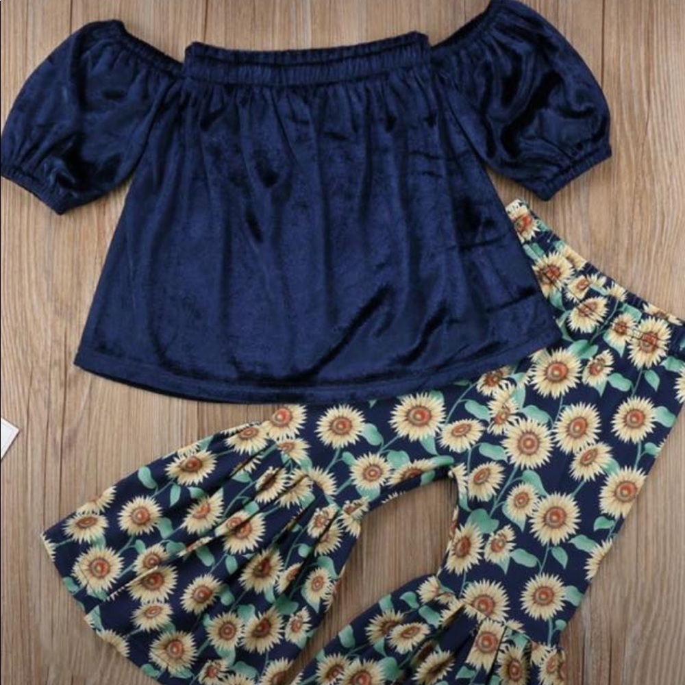 Both boutique outfits $15 each. 4/5t worn once